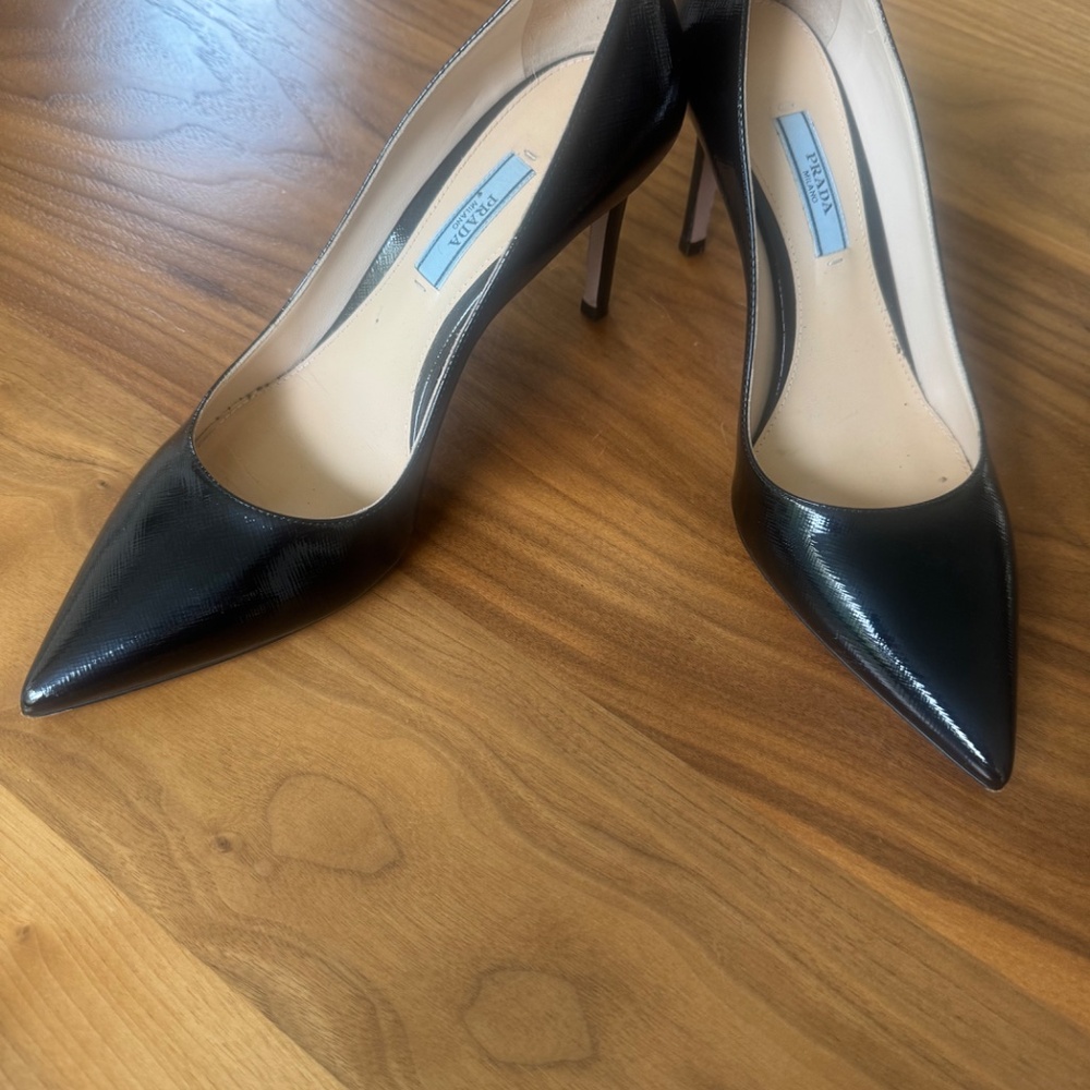 Prada Black Floral Patent Leather Pointed-Toe Heels (Size 7.5) - Picture 2 of 4